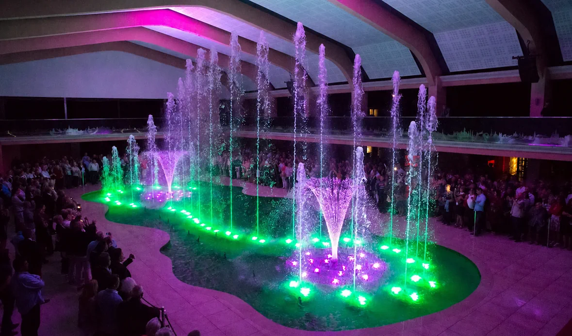 Spectacular dancing fountain in a Mallorca restaurant featuring a water show Spectacular dancing fountain in a Mallorca restaurant featuring a water show